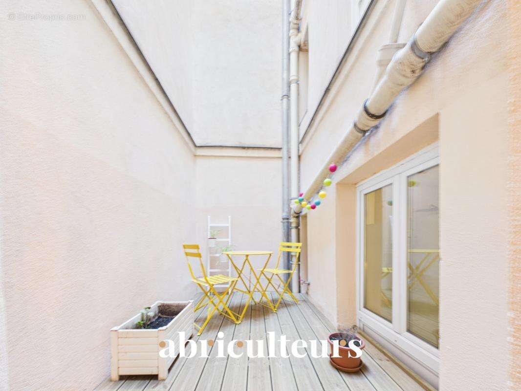 Appartement avec terrasse de 7m² en vente à  Paris 11e, Rue de la Fontaine au Roi (75011) - photo 14