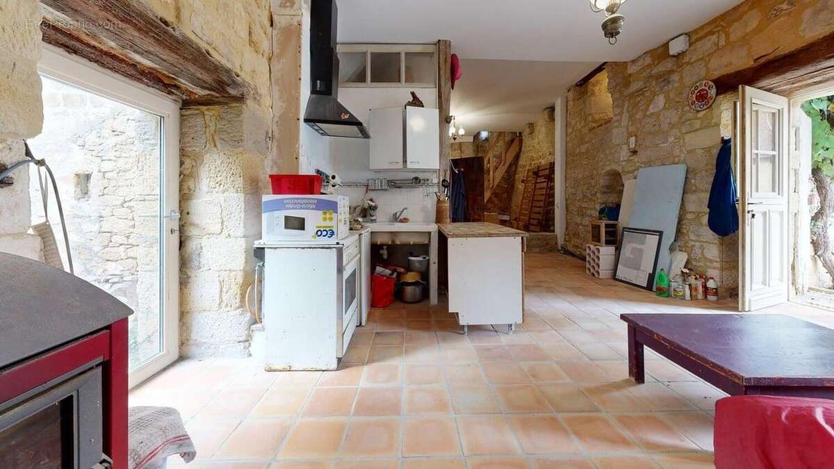 Maison au coeur d'un des plus beaux villages de France, à rénover, avec appartement indépendant et garage - photo 19