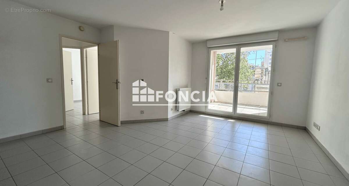 Appartement à MARSEILLE-4E