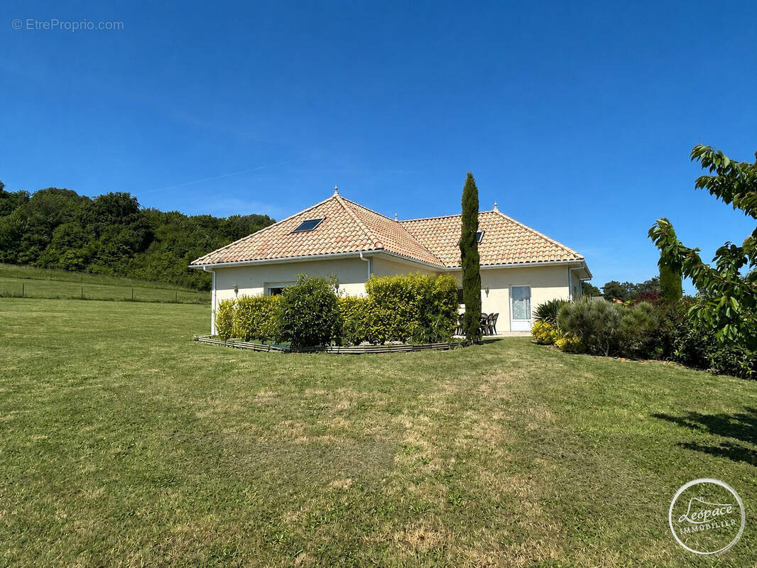 Maison à TOURNEHEM-SUR-LA-HEM