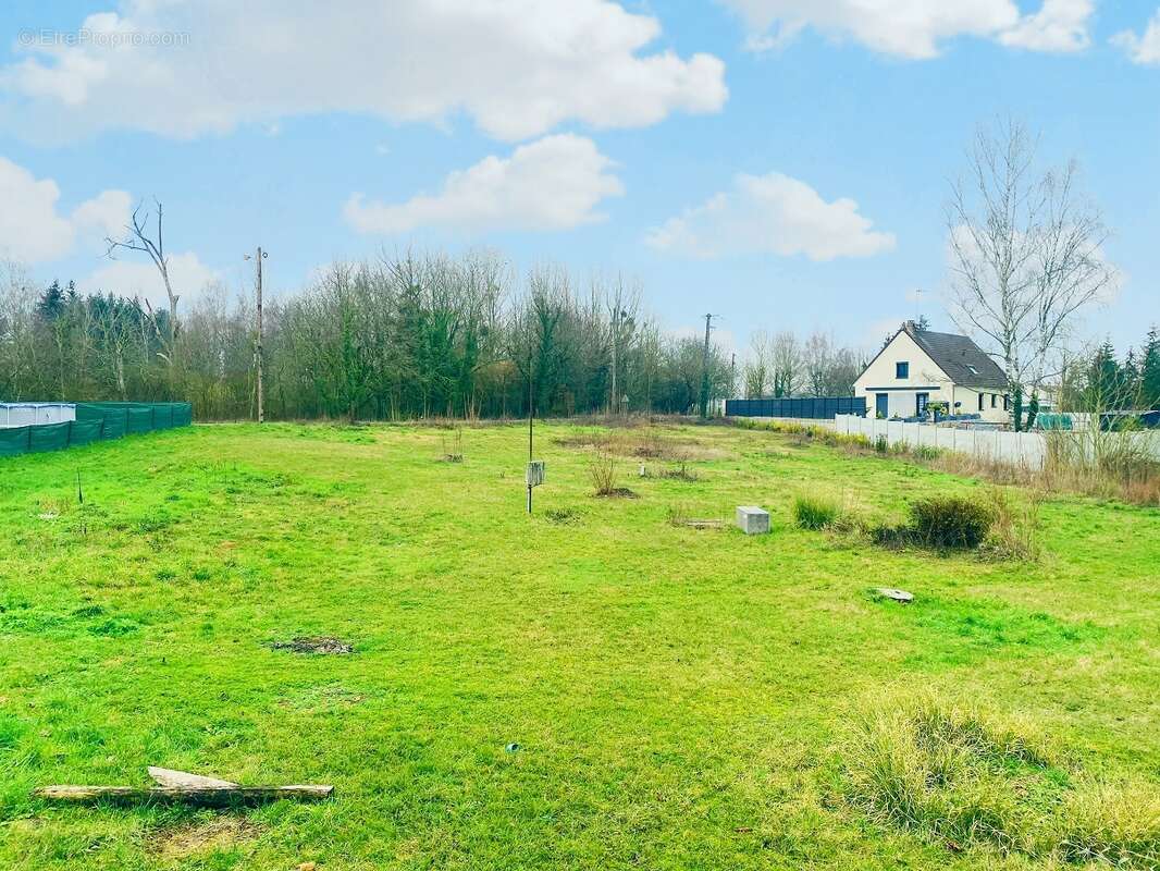 Terrain 2790 m² à Pleurs  - photo 2