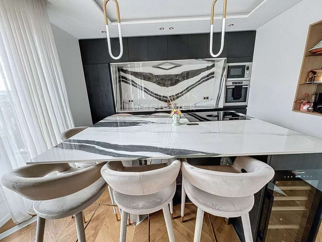 Appartement à NEUILLY-SUR-SEINE