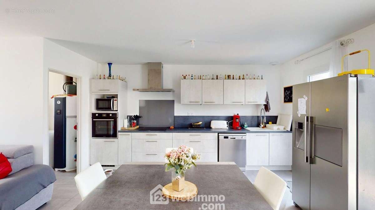 Pièce de vie lumineuse avec cuisine américaine - Maison à SAINT-VINCENT-SUR-JARD