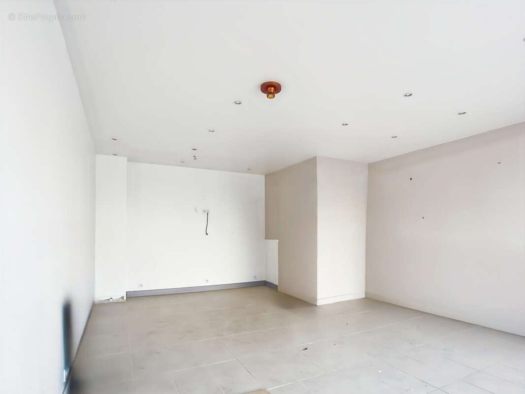 Commerce à MARSEILLE-9E