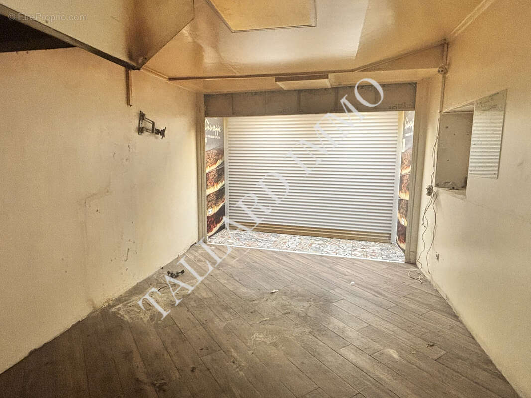 local commercial Gap - photo 2