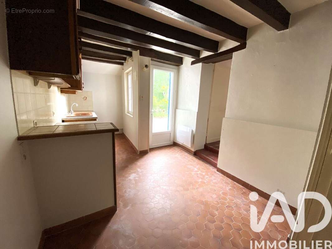 Maison 105 m² à Villeloin-Coulange  - photo 6