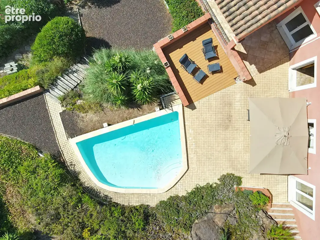 Villa neo-provencale avec vue mer dans un domaine prive - photo 3