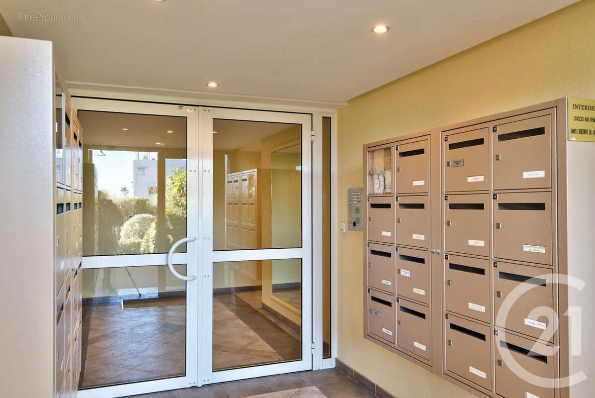 Appartement à SAINT-LAURENT-DU-VAR