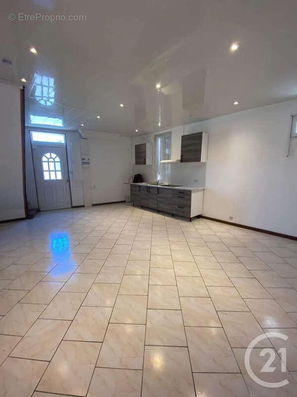 Maison à COUTRAS