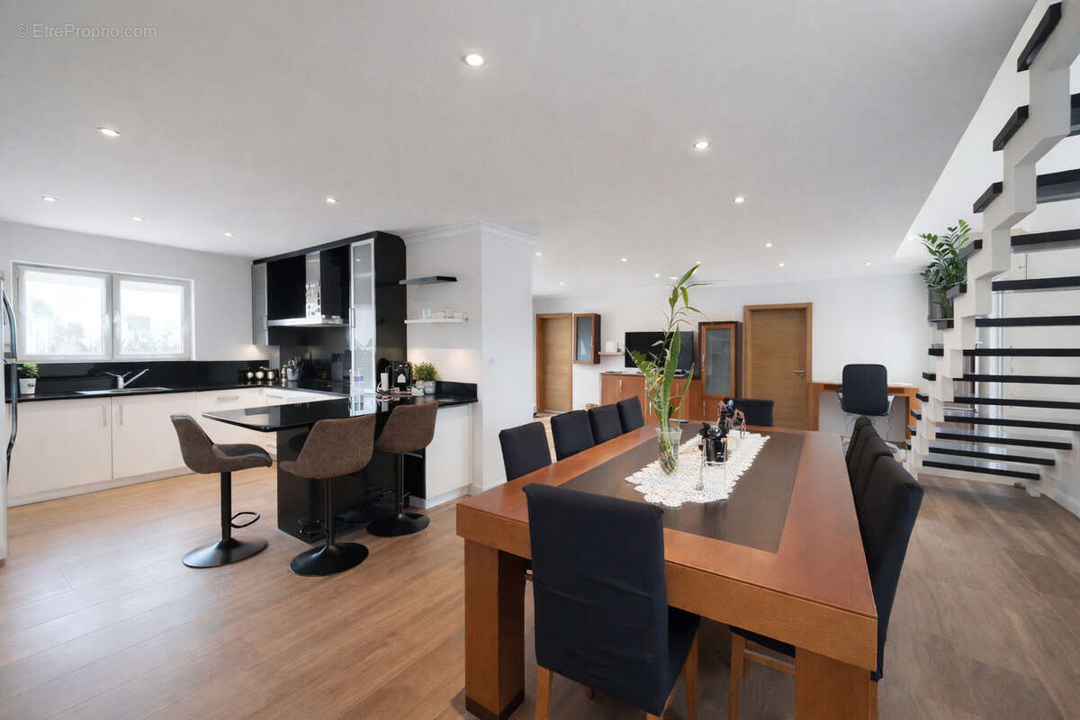 Maison à SAINT-LAURENT-DE-LA-SALANQUE