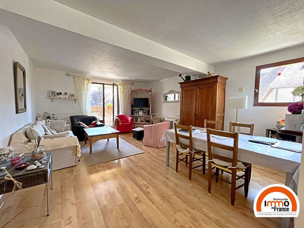 Appartement à SAINT-ETIENNE-DU-ROUVRAY