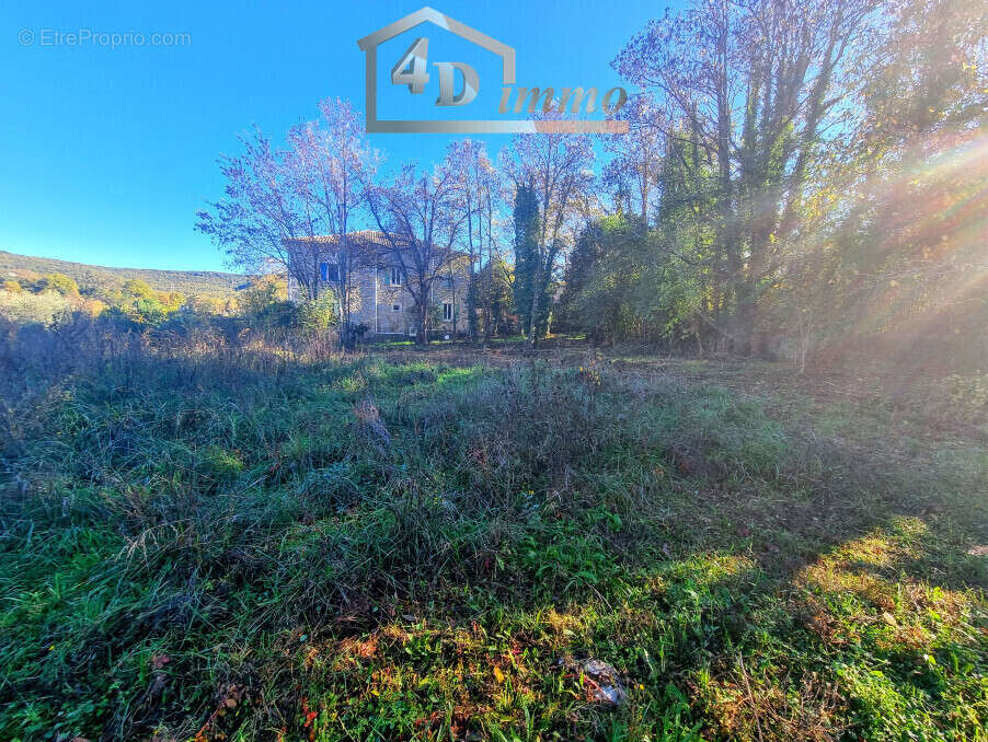 Terrain à GROSPIERRES
