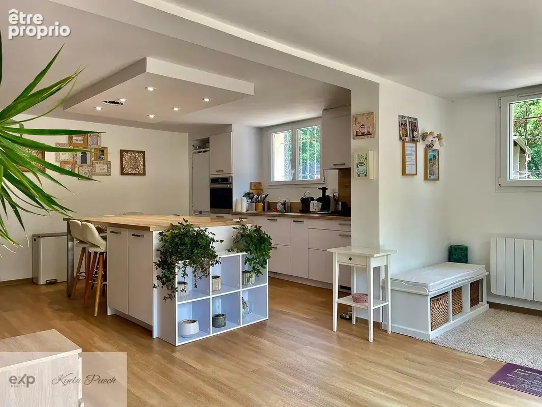 Dickjan POPPEMA d'eXP France vous propose une belle maison avec 5 chambres, terrain constructible attenant, idéal famille ou profession libéral