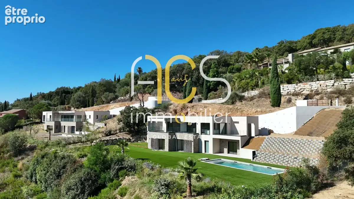 GRIMAUD - Villa vue mer, 5 chambres et piscine - photo 18