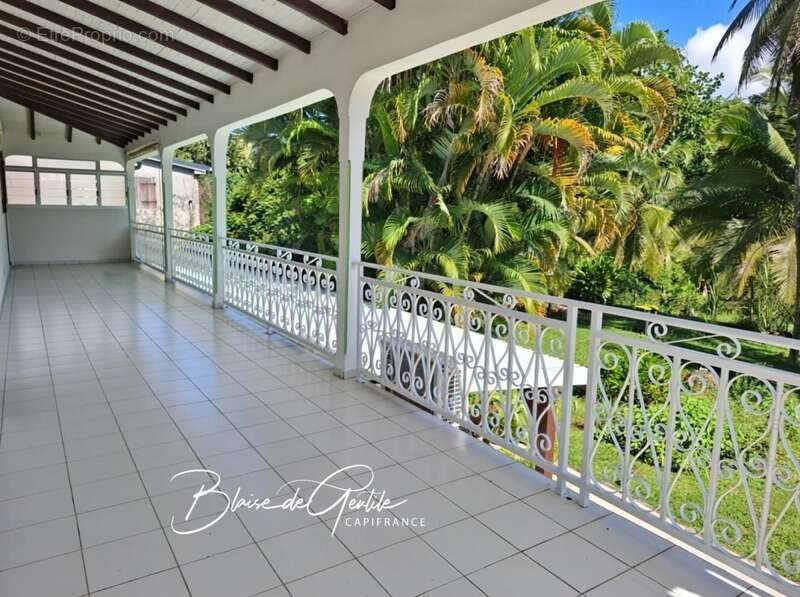 Maison à BAIE-MAHAULT