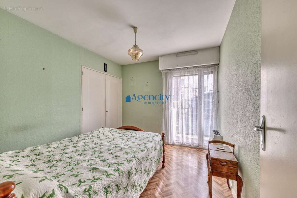 CHAMBRE 2 - Appartement à NOISY-LE-GRAND