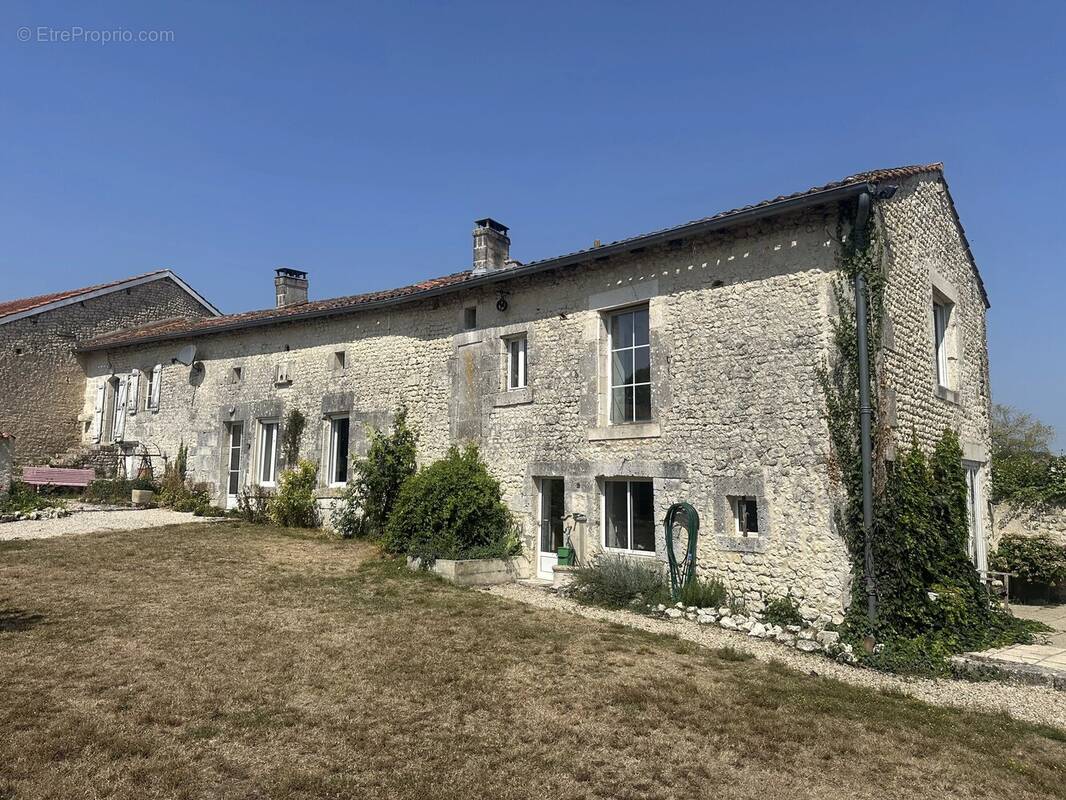 Maison à ETRIAC