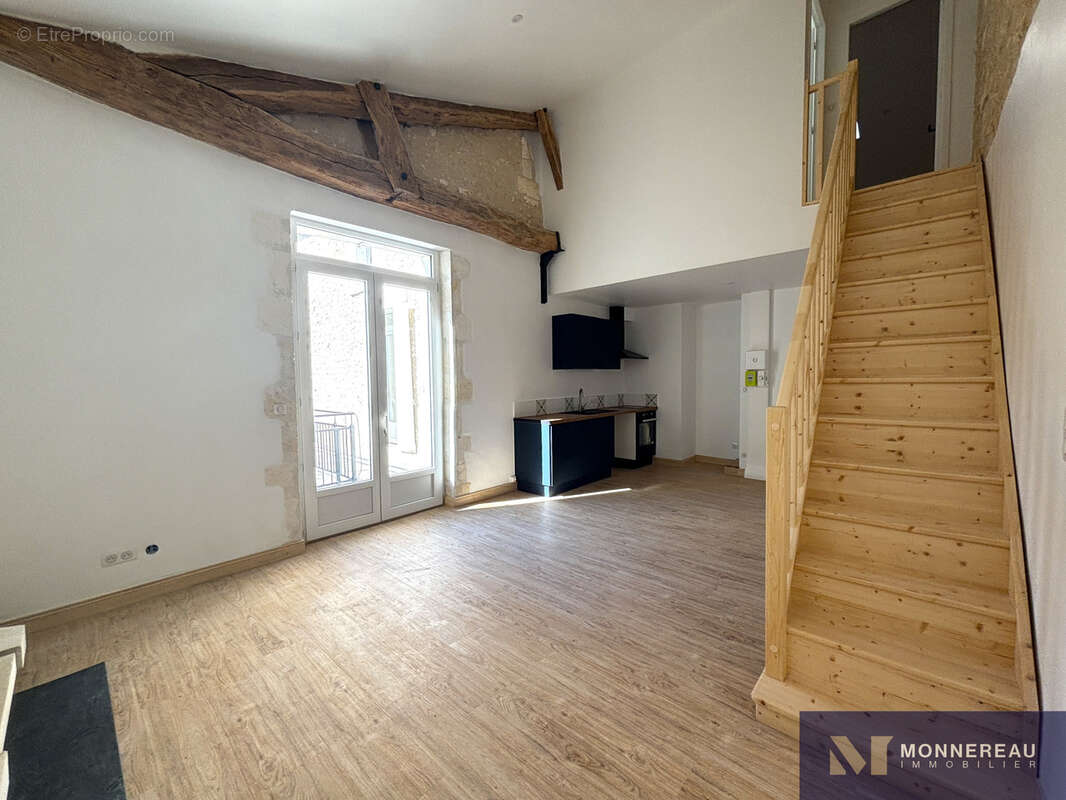 Appartement à BARBEZIEUX-SAINT-HILAIRE