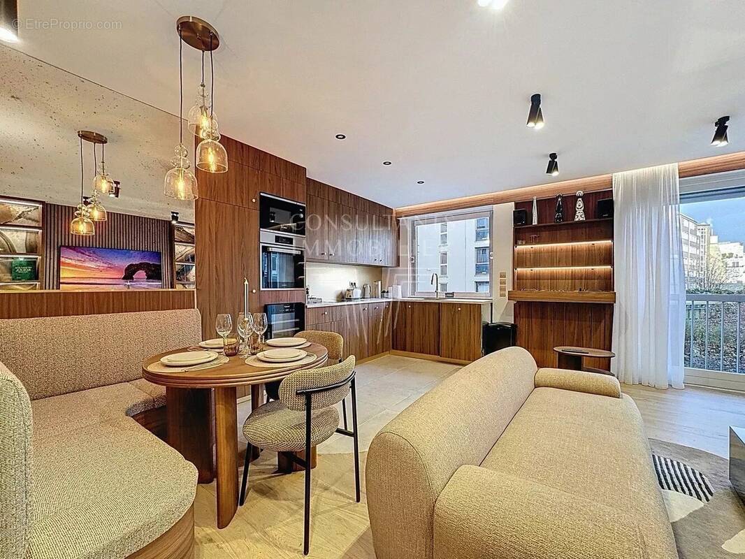 Appartement à PARIS-16E