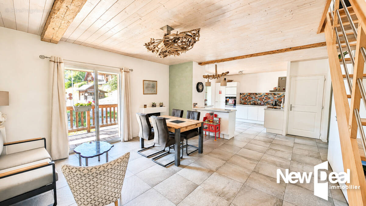 Appartement à DINGY-SAINT-CLAIR