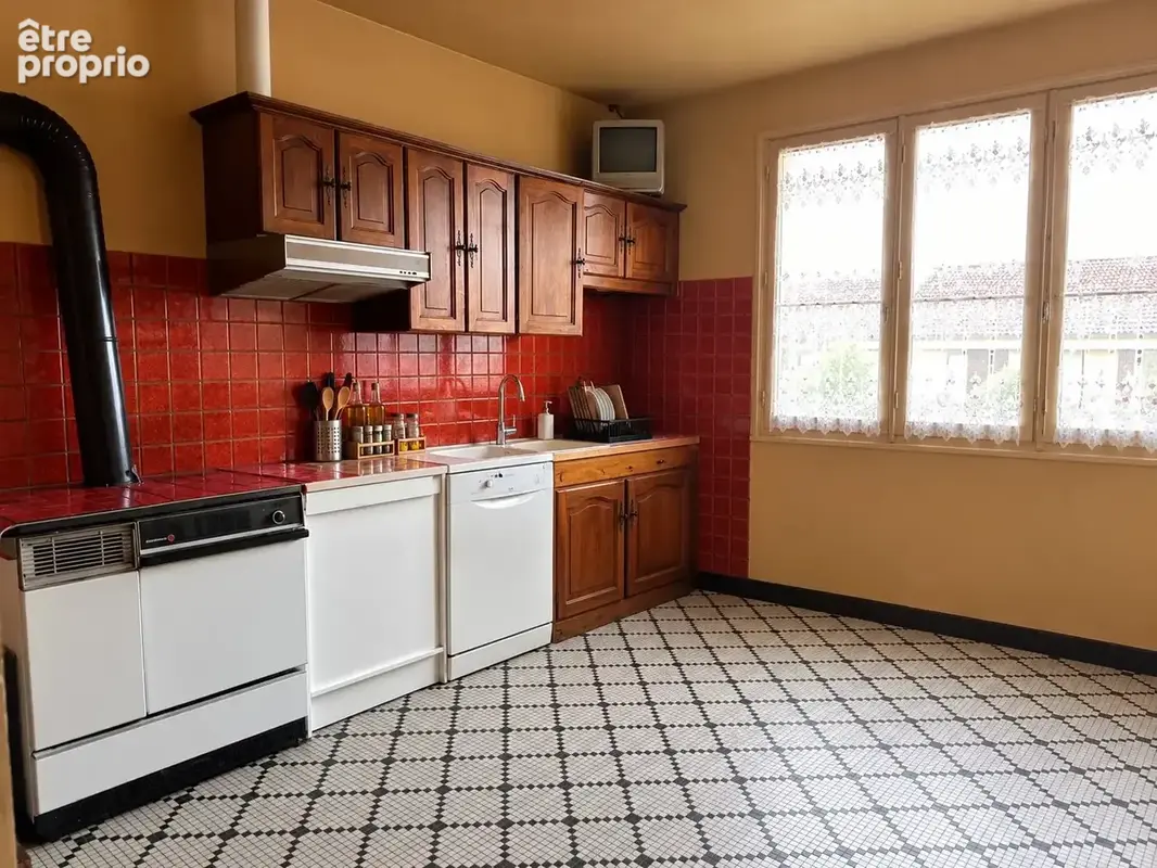 Maison 4 pièces 80 m² à vendre à Peyrat-De-Bellac (87300) - photo 2