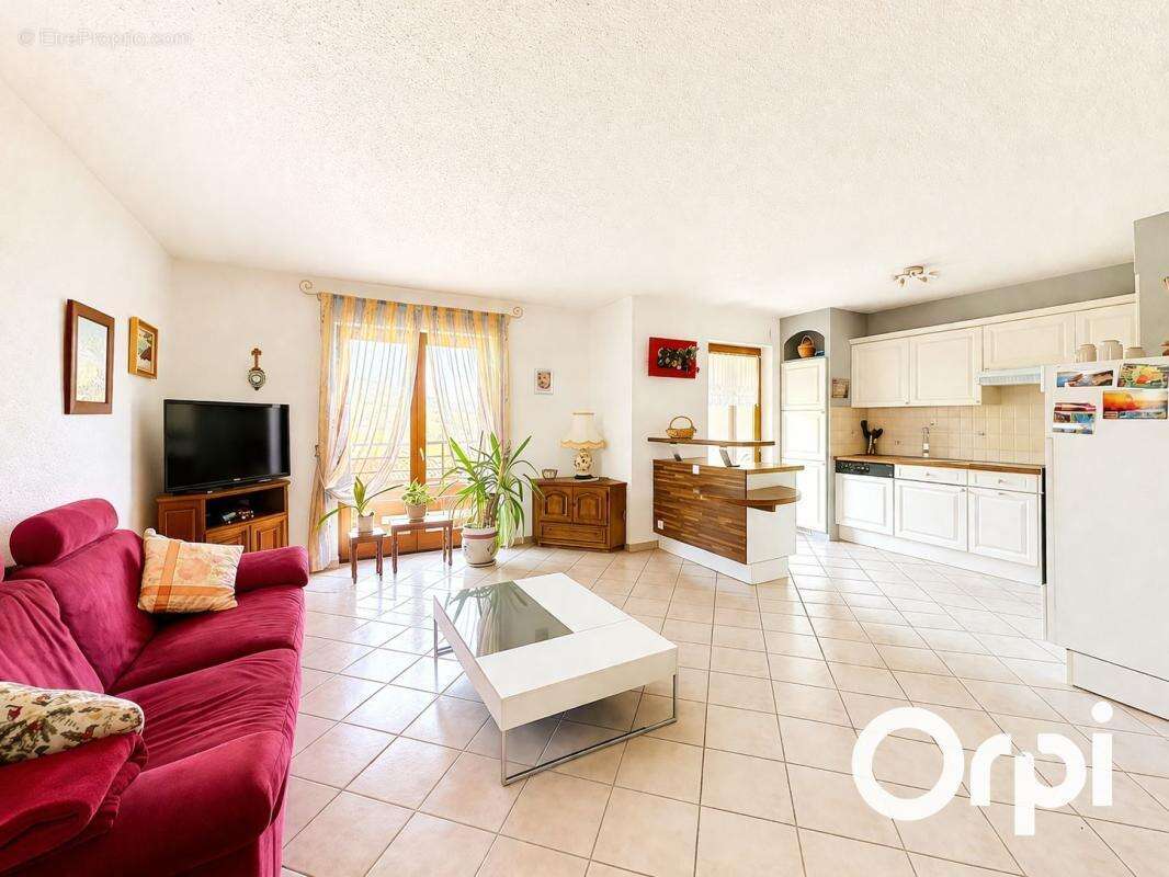 Appartement à CRANVES-SALES