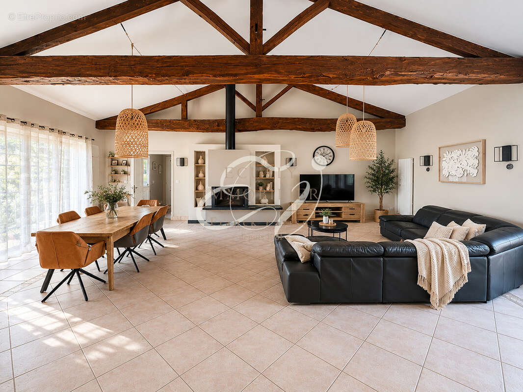 Maison d'exception de 219 m2, deux garages et piscine - photo 7