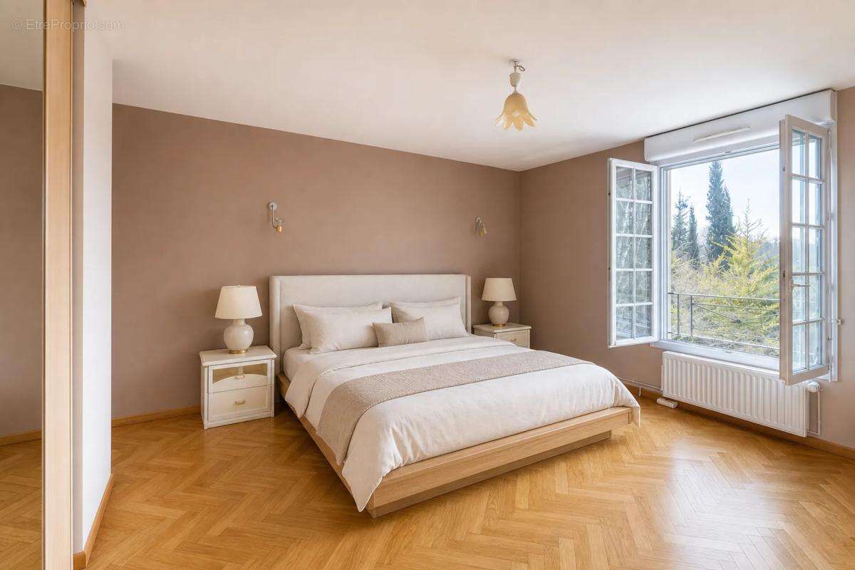 Maison individuelle de 7 pièces de 220m² en vente à Sarcelles - Idéal pour les familles - photo 8