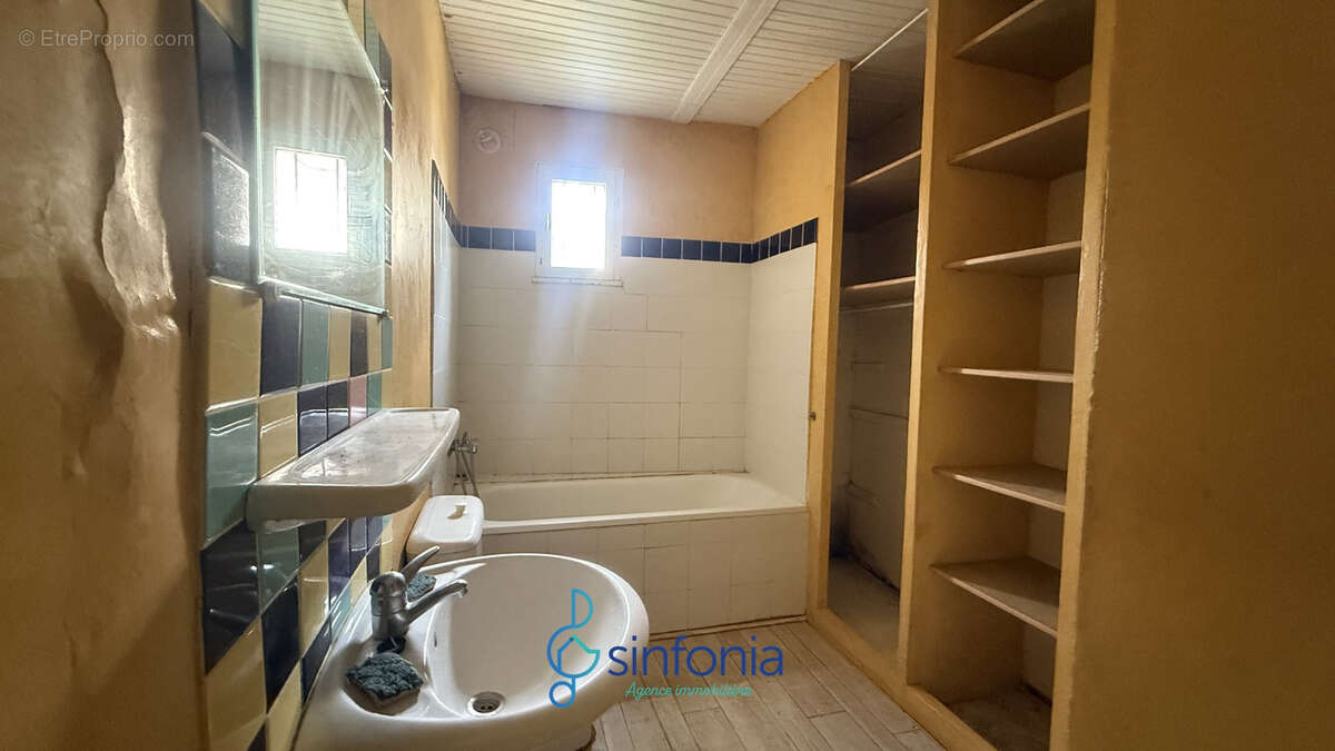 Maison à LA CAPELLE-ET-MASMOLENE