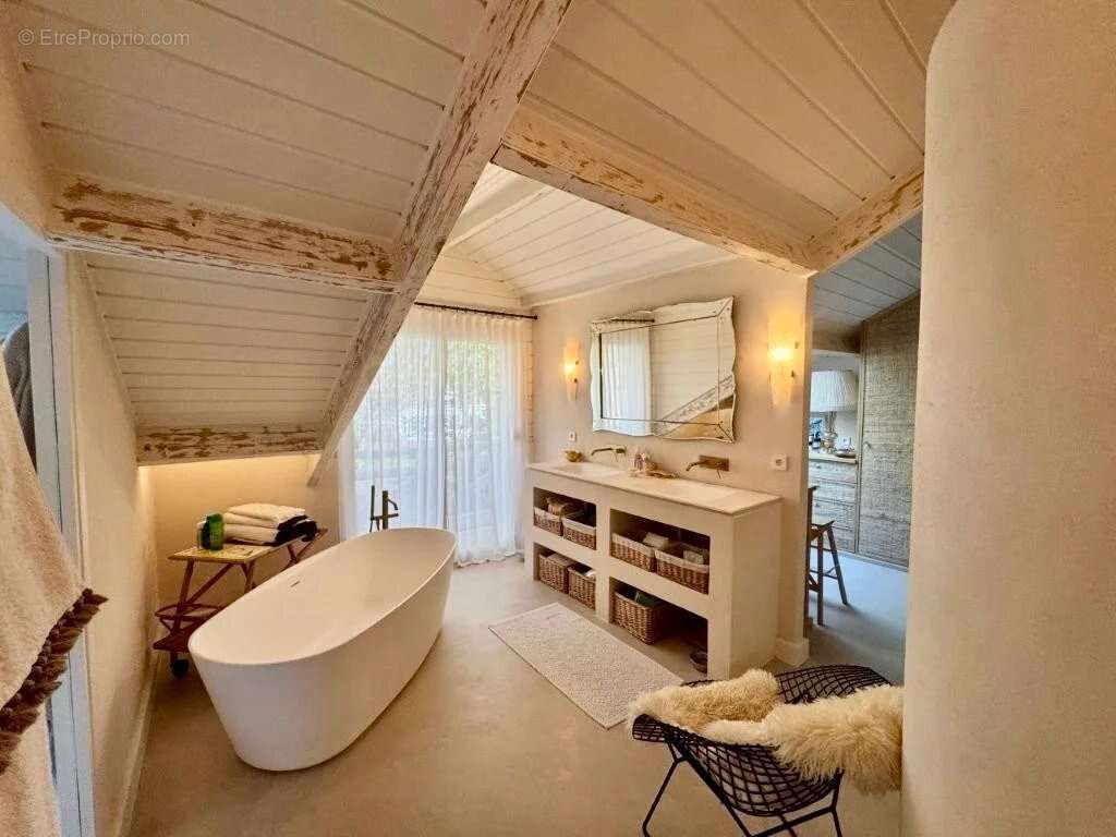 Maison à SAINT-NOM-LA-BRETECHE