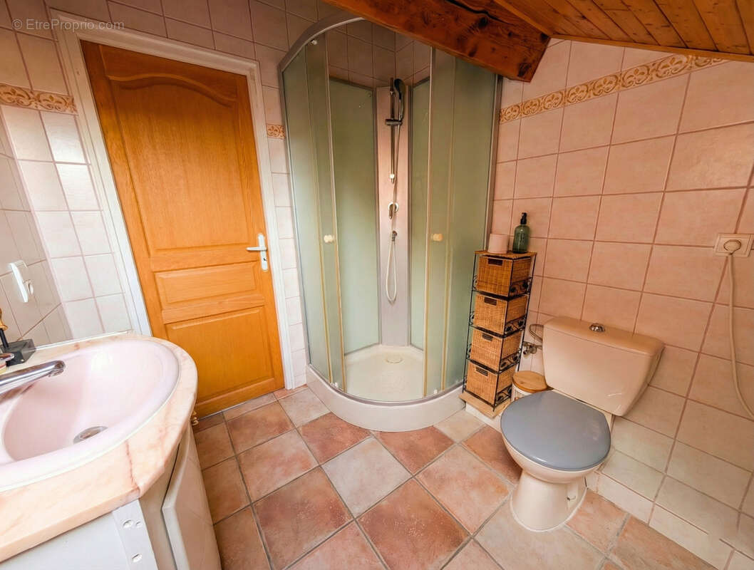 Appartement à PERON