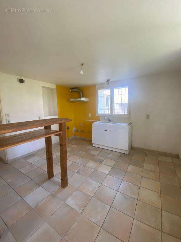 Maison à SALLESPISSE