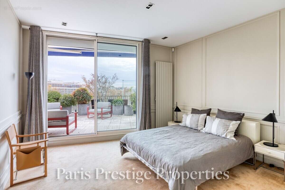 Appartement à PARIS-16E