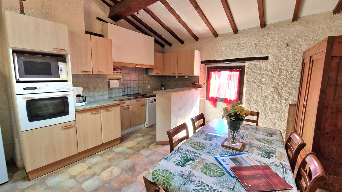 centre ville maison de village + local commercial - photo 2