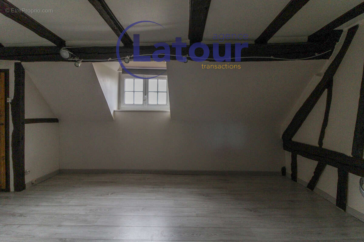 Maison à TREMBLAY-LES-VILLAGES