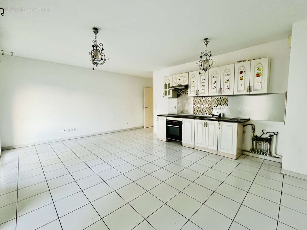 Appartement à MARSEILLE-3E