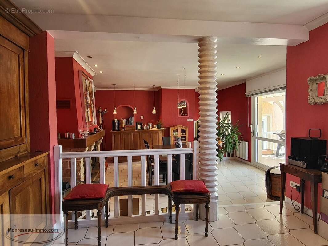 Propriete familiale avec caveau de 60m² ! - photo 11