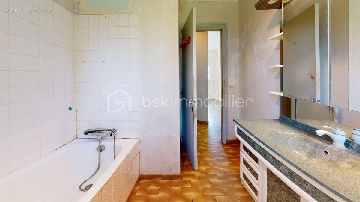 Maison sur sous sol à rénover sur un terrain de 5 761m² - photo 12