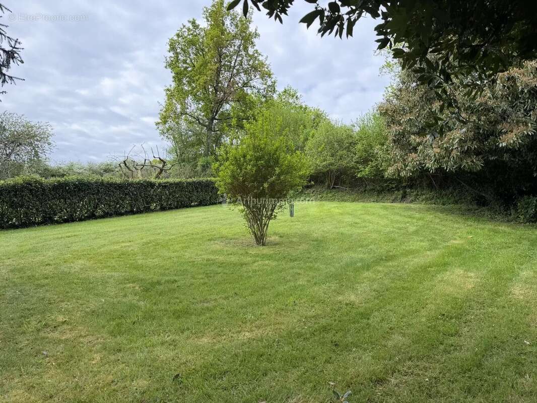 Maison à CHAHAIGNES