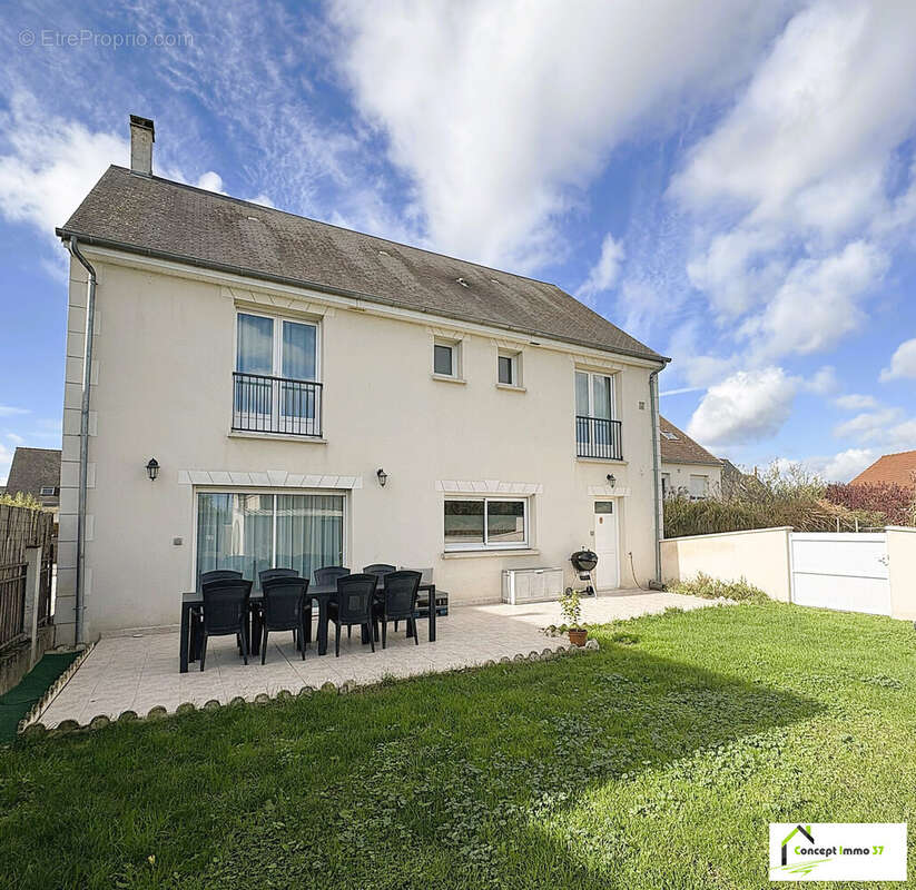 Maison à LA VILLE-AUX-DAMES