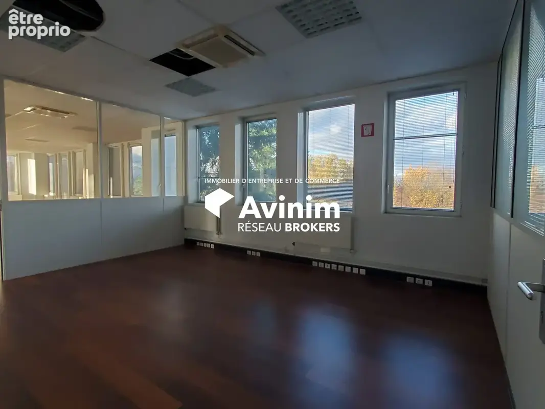 Commerce 737 m² à vendre à Archamps (74160) - photo 4