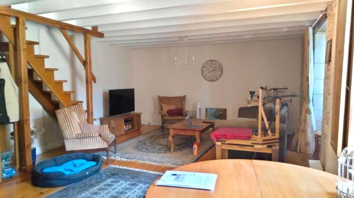 SALON - Maison à CELLEFROUIN