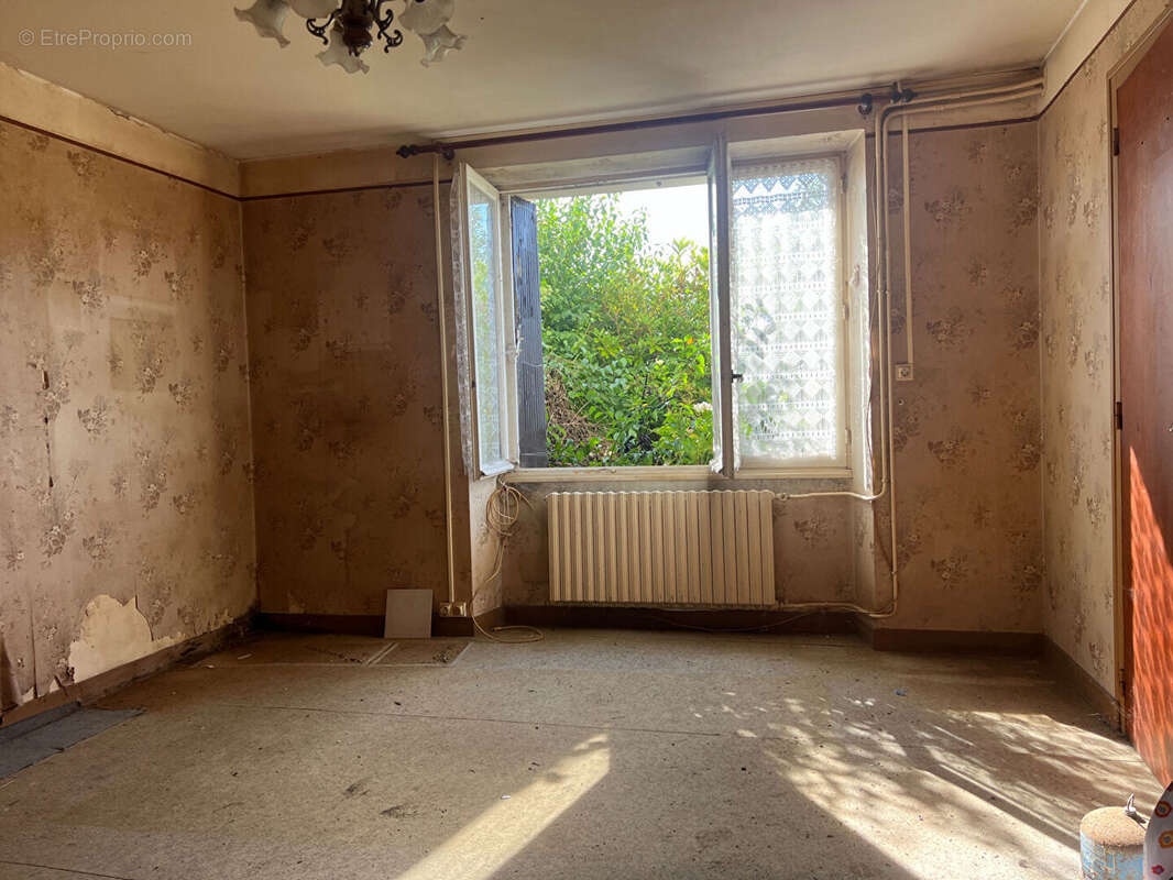 Maison à CHATEAUNEUF-DU-FAOU