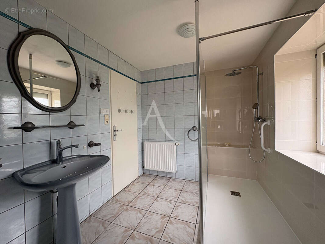 Maison à LE POIRE-SUR-VELLUIRE