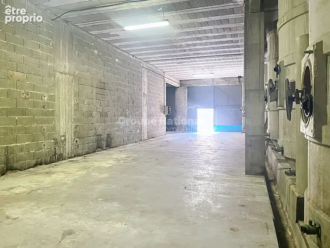 Châteauneuf-du-Pape : Ancienne cave viticole de 350 m² avec fort potentiel - photo 3