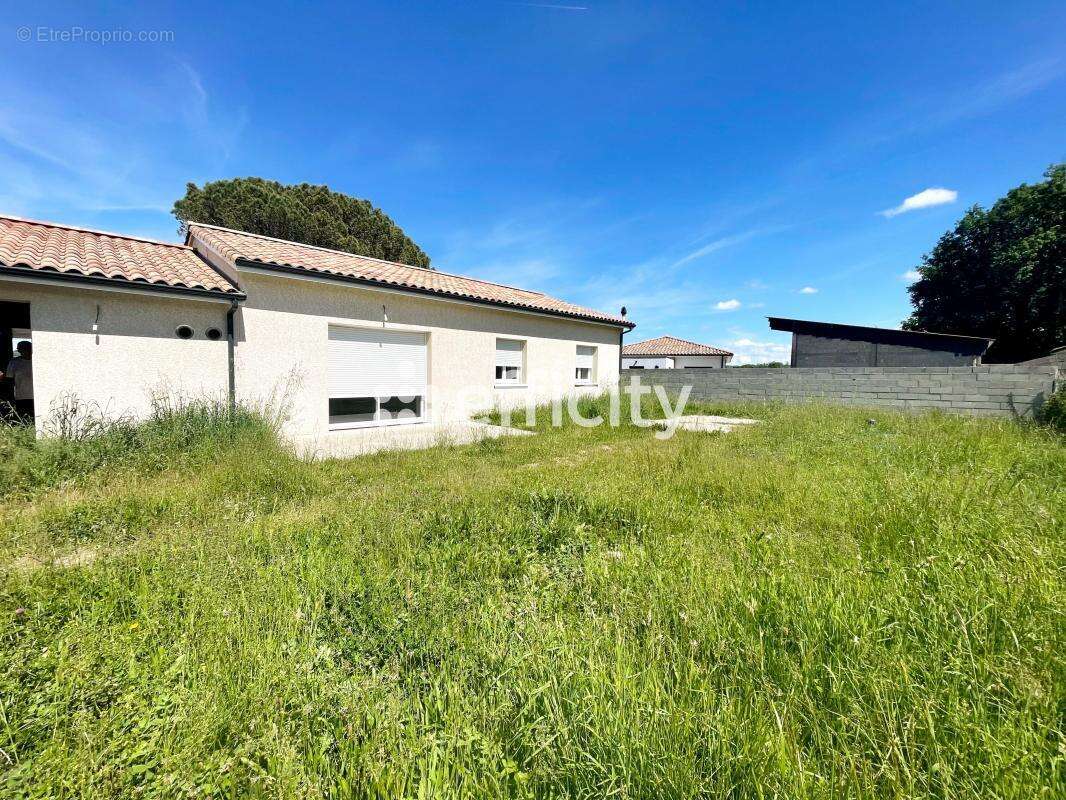 Maison à LES PUJOLS