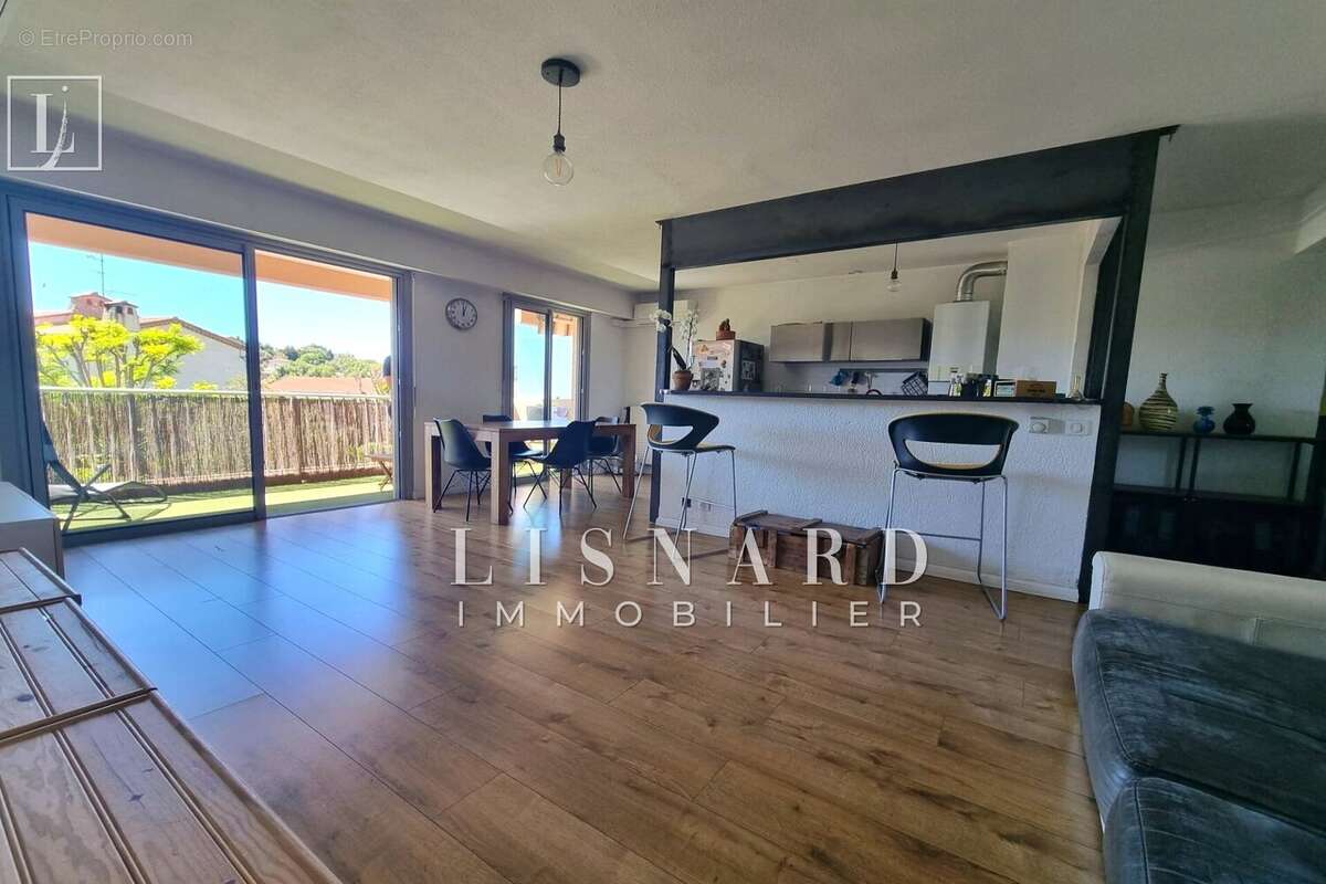 Appartement à VALLAURIS