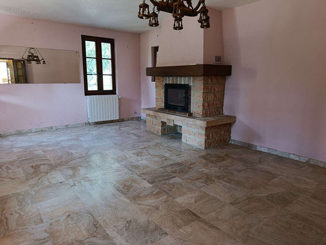 Maison à SAINT-RESTITUT
