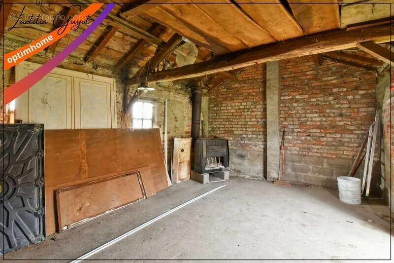 Maison à rénover avec atelier, grange et dépendances – Chemilly (03) - photo 14