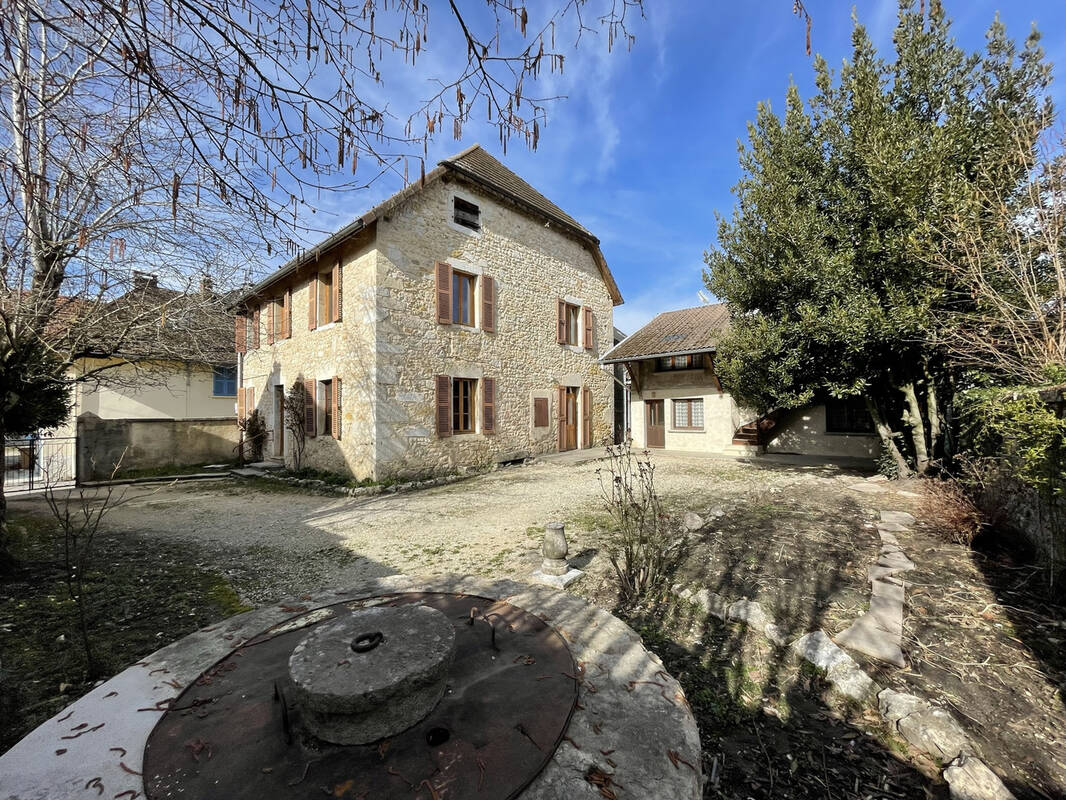 Maison à CHAMPAGNE-EN-VALROMEY